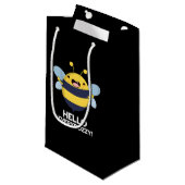 Petit Sac Cadeau Hello Everybuzzy Funny Bee Pun Dark BG (Devant Angle)