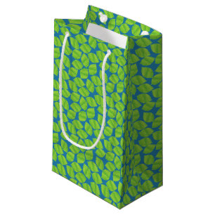 Petit Sac Cadeau Limites vertes de fruits sur Arrière - plan bleu à