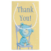 Petit Sac Cadeau L'ours bleu Calico sourit sur la chaise (Dos)