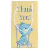 Petit Sac Cadeau L'ours bleu Calico sourit sur la chaise (Devant)