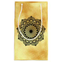 Mandala noir sur fond or doux