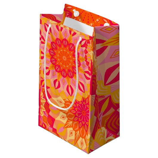 Petit Sac Cadeau Mandala superposé orange rose jaune (Devant Angle)