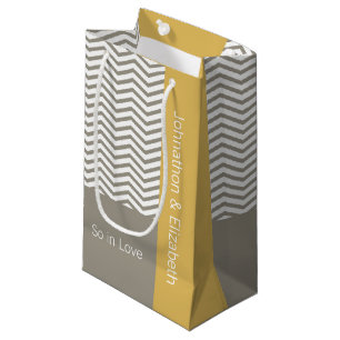 Petit Sac Cadeau Mariage chic gris et blanc Chevron avec des noms