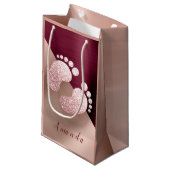 Petit Sac Cadeau Marsala Nom Bébé Pieds Rose or Baby shower rose (Devant Angle)