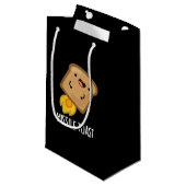 Petit Sac Cadeau Missile Toast amusant Mistletoe Puns Dark BG (Devant Angle)