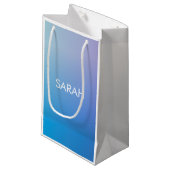 Petit Sac Cadeau Monogramme Dégradé Bleu (Devant Angle)