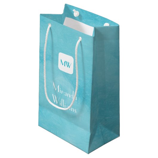 Petit Sac Cadeau Monogramme Turquoise Aqua simple et chic avec nom (Devant Angle)