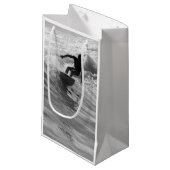 Petit Sac Cadeau Monter En Niveaux De Gris De Vague (Devant Angle)