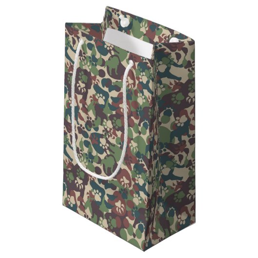 Petit Sac Cadeau Motif de camouflage de chien (Devant Angle)