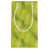 Petit Sac Cadeau Motif d'ensemble d'ananas sur le vert (Devant)