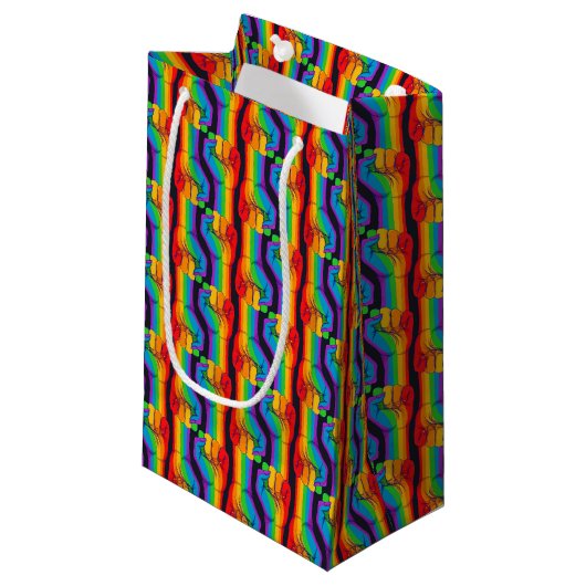 Petit Sac Cadeau Motif Rainbow Fist (Devant Angle)