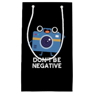 Petit Sac Cadeau Ne soyez pas négatif drôle Caméra Pun Dark BG