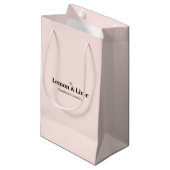 Petit Sac Cadeau Nom commercial de marque Blush Pink Pas de command (Devant Angle)