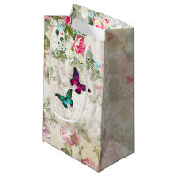 Papillons roses et verts sur les Roses Vintages de