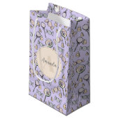 Petit Sac Cadeau Pastel Purple Candy thème Monogramme et nom (Devant Angle)