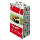 Petit Sac Cadeau Père Noël Skunk avec Motif de Noël (Devant Angle)