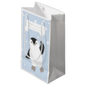 Petit Sac Cadeau Pingouin et ballons flottants dans la neige (Devant Angle)