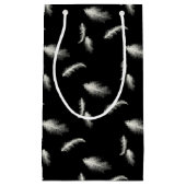 Petit Sac Cadeau Plumes blanches sur noir (Devant)