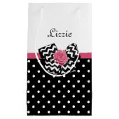 Petit Sac Cadeau Points noirs mignons Rose rose Chevron Bow et nom (Devant)
