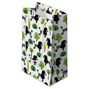 Petit Sac Cadeau Poodle dans le parc.