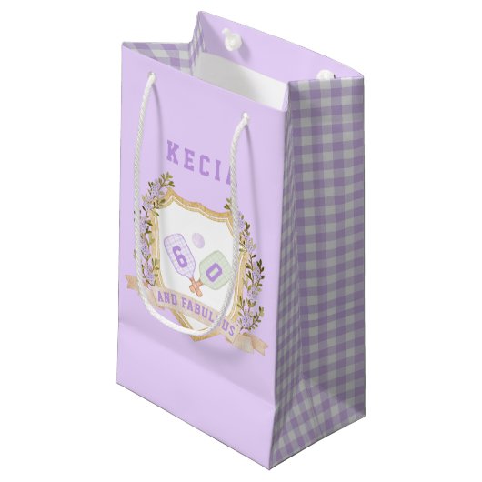 Petit Sac Cadeau Prapet Violet Pickle Ball Joyeux anniversaire (Devant Angle)