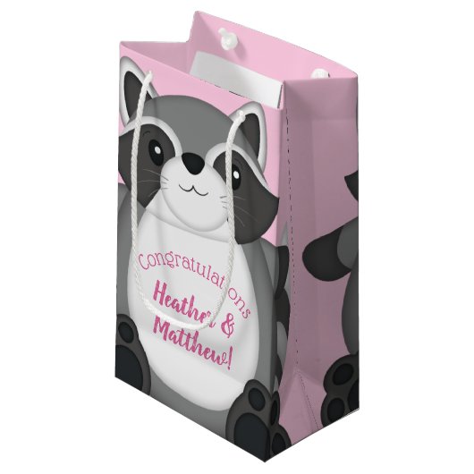 Petit Sac Cadeau Raccoon Baby shower rose (Devant Angle)