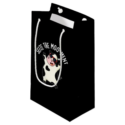 Petit Sac Cadeau Saisir Le Mooment Funny Cow Pun Dark BG (Devant Angle)
