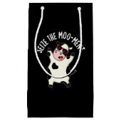 Petit Sac Cadeau Saisir Le Mooment Funny Cow Pun Dark BG (Devant)