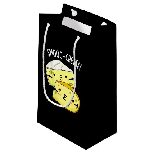 Petit Sac Cadeau Smoo-cheese Funny Cheese Pun Dark BG (Devant Angle)
