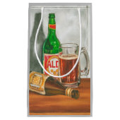 Petit Sac Cadeau Still Life with Beer par Jennifer Goldberger (Devant)