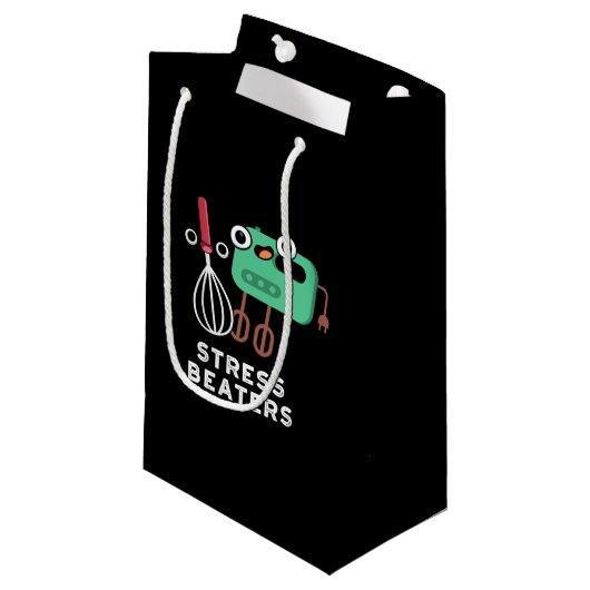 Petit Sac Cadeau Stress Beatters Funny Baking Whisk Pun Dark BG (Devant Angle)