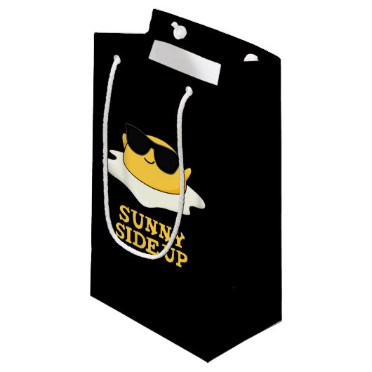 Petit Sac Cadeau Sunny Side Up Funny Fried Egg Pun Dark BG (Devant Angle)