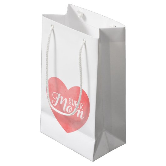Petit Sac Cadeau Super Maman texte dans le coeur rose peint (Devant Angle)