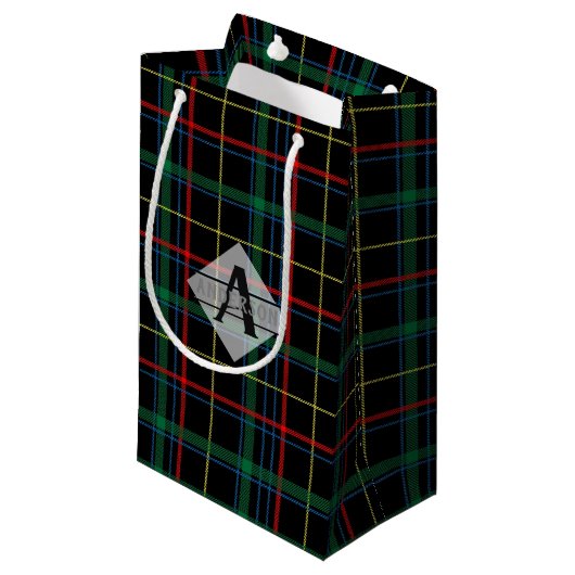 Petit Sac Cadeau Tartan écossais Monogramme vert rouge noir (Devant Angle)