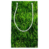 Petit Sac Cadeau Texture d'herbe verte d'un terrain de football (Devant)