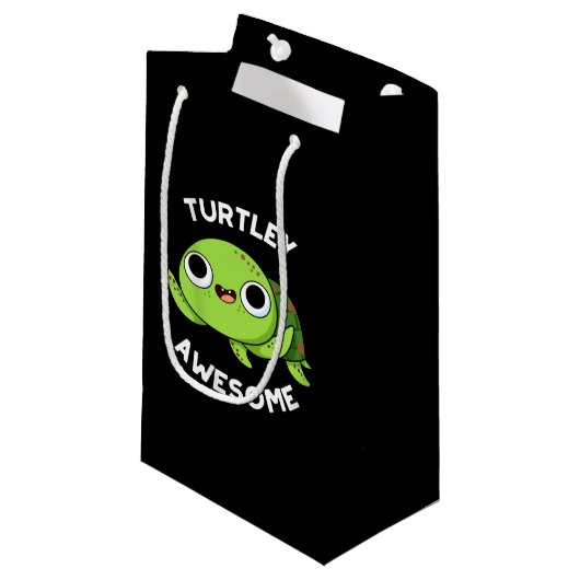 Petit Sac Cadeau Turtley Awesome Funky Turtle Pun Dark BG (Devant Angle)