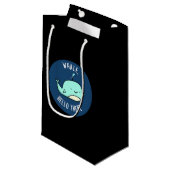 Petit Sac Cadeau Whale Bonjour Il Y Amusant Grosse Baleine Pun Dark (Devant Angle)