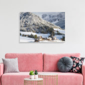 Petit village alpin dans la toile de neige (Insitu(Salon))