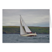 Petit yacht navigant dur (Devant horizontal)