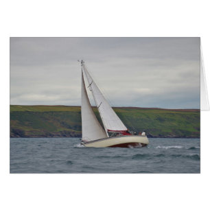 Petit yacht navigant dur