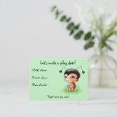Petite carte de date de jeu de fille de coccinelle (Debout devant)