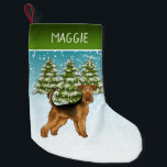 Petite Chaussette De Noël Airedale Terrier Chien Snowy Winter Forest Et Nom<br><div class="desc">L'illustration originale de Destei d'un mignon chien de race Airedale Terrier. Le chien est placé dans une scène hivernale avec trois sapins verts et la chute de neige. L'arrière - plan est un dégradé bleu à blanc qui donne un aspect froid d'hiver. Il y a aussi une ligne de dégradé...</div>