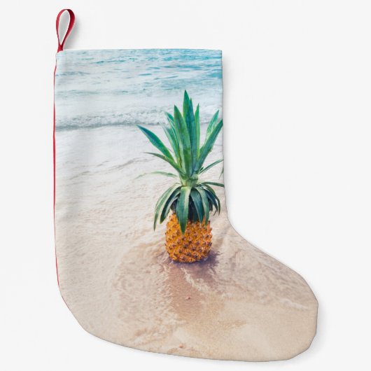 Petite Chaussette De Noël Ananas sur la plage le matin (Devant)