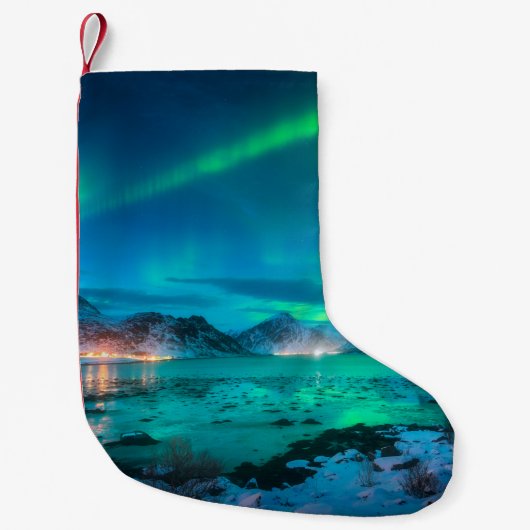 Petite Chaussette De Noël Aurora borealis over the sea coast, snowy mountain (Devant)