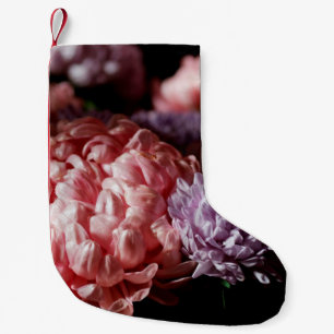 Petite Chaussette De Noël Bouquet rose avec fleurs mauve d'aster dans la lum