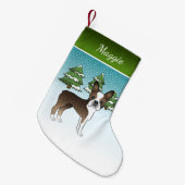 Petite Chaussette De Noël Brindle Boston Terrier Dans Une Forêt D'Hiver & No (Devant (Accrochage))