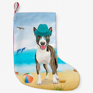 Petite Chaussette De Noël Bull Terrier sur la plage