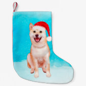 Petite Chaussette De Noël Chien Shiba Inu assis dans la neige avec le Casque (Devant)