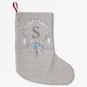 Petite Chaussette De Noël Couronne de plumes Boho rustique monogramme (Devant)
