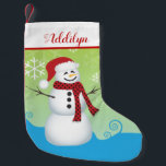 Petite Chaussette De Noël Cute Snowman avec chapeau de Santa<br><div class="desc">Cette adorable réserve de Noël offre une représentation graphique d'un bonhomme de neige portant un chapeau de Père Noël. L'arrière - plan est vert vif et bleu,  agrémenté de flocons de neige. Personnalisez ce stock de vacances pour n'importe quel enfant.</div>